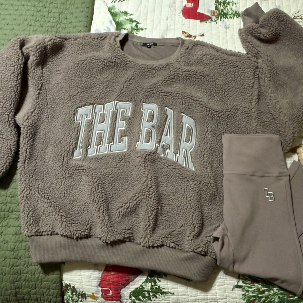 The Bar Gigi teddy sweatshirt cinder & varsity leggings